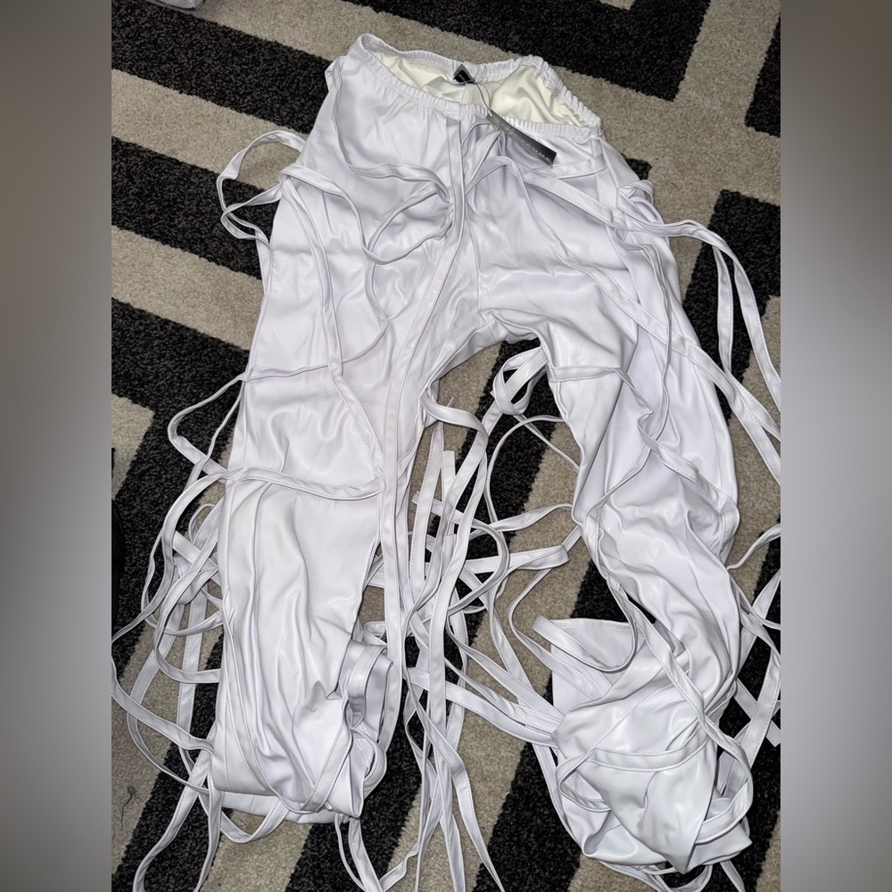 TLZ L’FEMME WHITE VEGAN LEATHER STRAP TROUSER NWT
